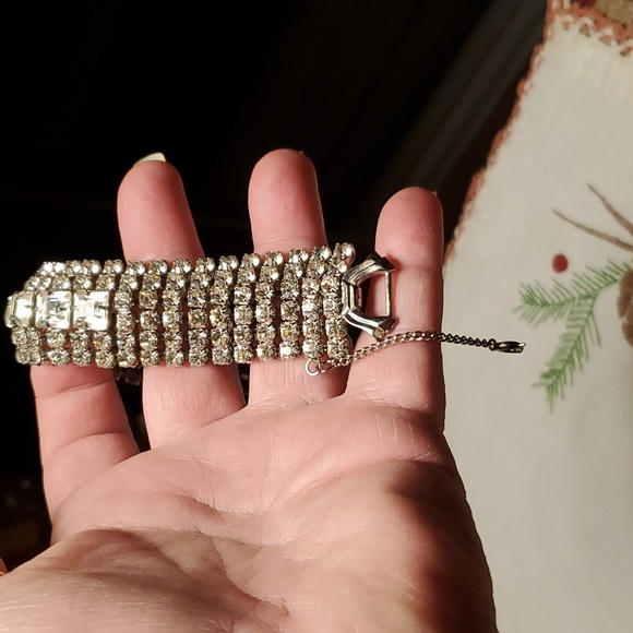 Weiss Rhinstone Bracelet - Picture 8 of 9